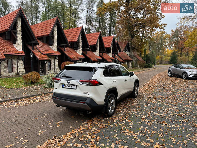 Позашляховик / Кросовер Toyota RAV4 2020 в Львові