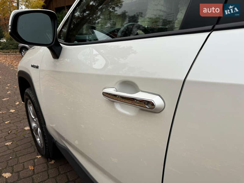 Позашляховик / Кросовер Toyota RAV4 2020 в Львові