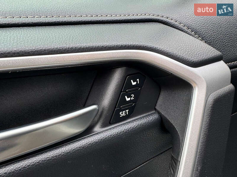 Позашляховик / Кросовер Toyota RAV4 2020 в Львові