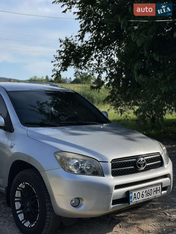 Внедорожник / Кроссовер Toyota RAV4 2007 в Мукачево