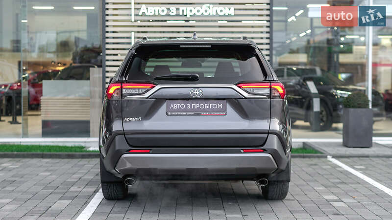 Внедорожник / Кроссовер Toyota RAV4 2021 в Львове
