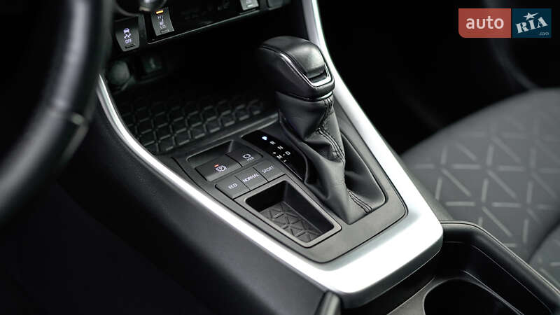 Внедорожник / Кроссовер Toyota RAV4 2021 в Львове