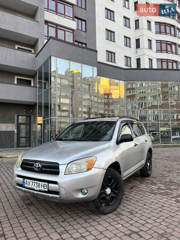 Внедорожник / Кроссовер Toyota RAV4 2006 в Ивано-Франковске