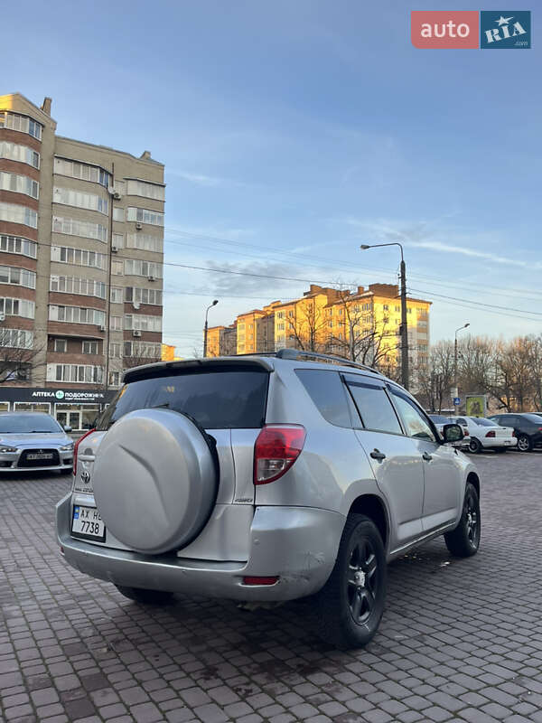 Внедорожник / Кроссовер Toyota RAV4 2006 в Ивано-Франковске