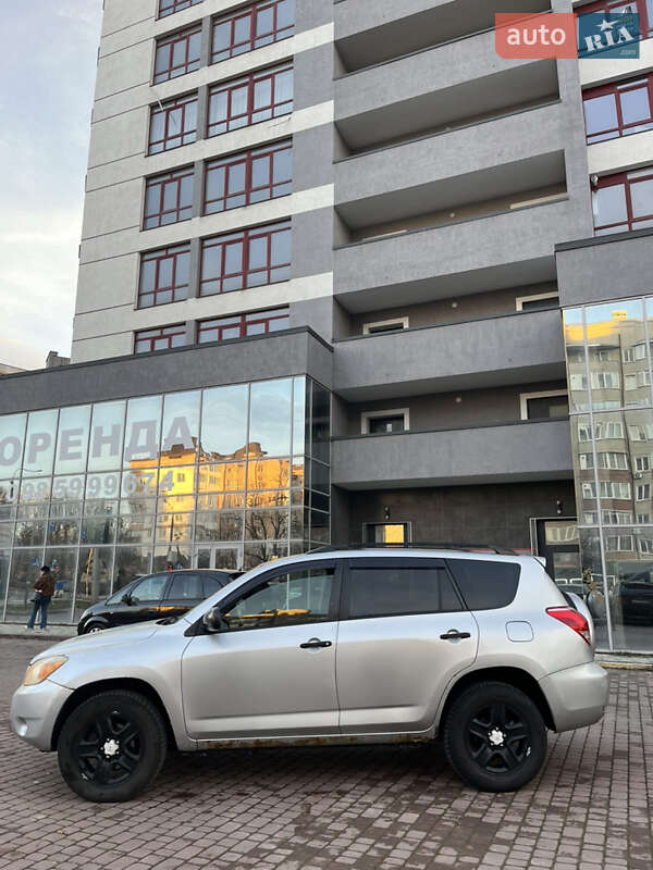 Внедорожник / Кроссовер Toyota RAV4 2006 в Ивано-Франковске