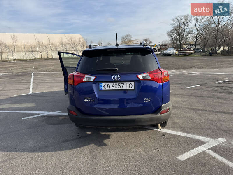 Внедорожник / Кроссовер Toyota RAV4 2015 в Киеве