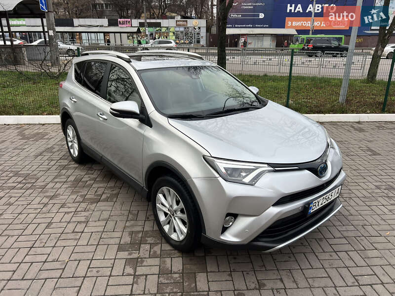 Позашляховик / Кросовер Toyota RAV4 2016 в Києві