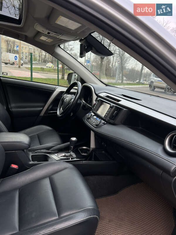 Позашляховик / Кросовер Toyota RAV4 2016 в Києві
