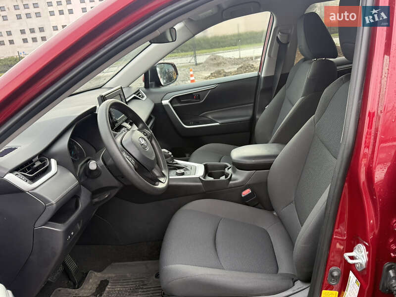 Внедорожник / Кроссовер Toyota RAV4 2021 в Хмельницком