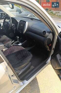 Внедорожник / Кроссовер Toyota RAV4 2005 в Харькове