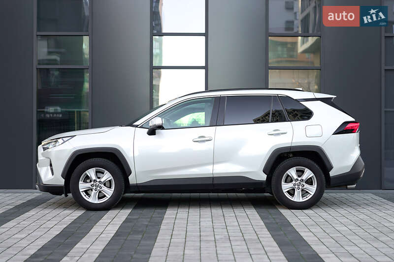 Внедорожник / Кроссовер Toyota RAV4 2021 в Львове