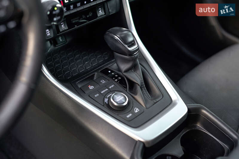 Внедорожник / Кроссовер Toyota RAV4 2021 в Львове