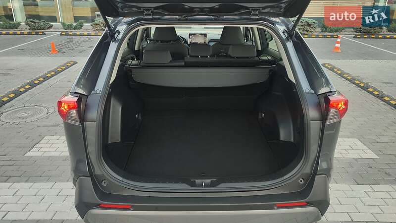 Внедорожник / Кроссовер Toyota RAV4 2020 в Киеве