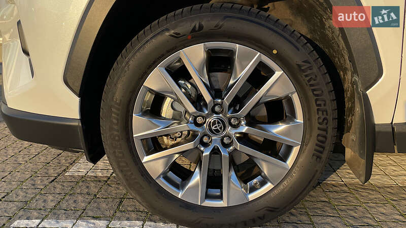 Позашляховик / Кросовер Toyota RAV4 2023 в Запоріжжі