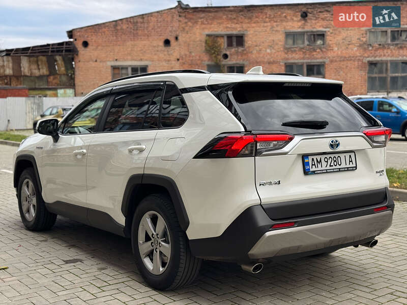 Позашляховик / Кросовер Toyota RAV4 2021 в Житомирі