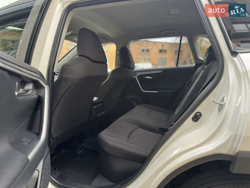 Позашляховик / Кросовер Toyota RAV4 2021 в Житомирі