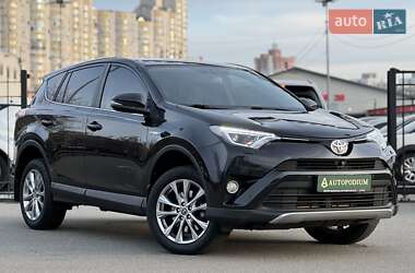 Внедорожник / Кроссовер Toyota RAV4 2017 в Киеве
