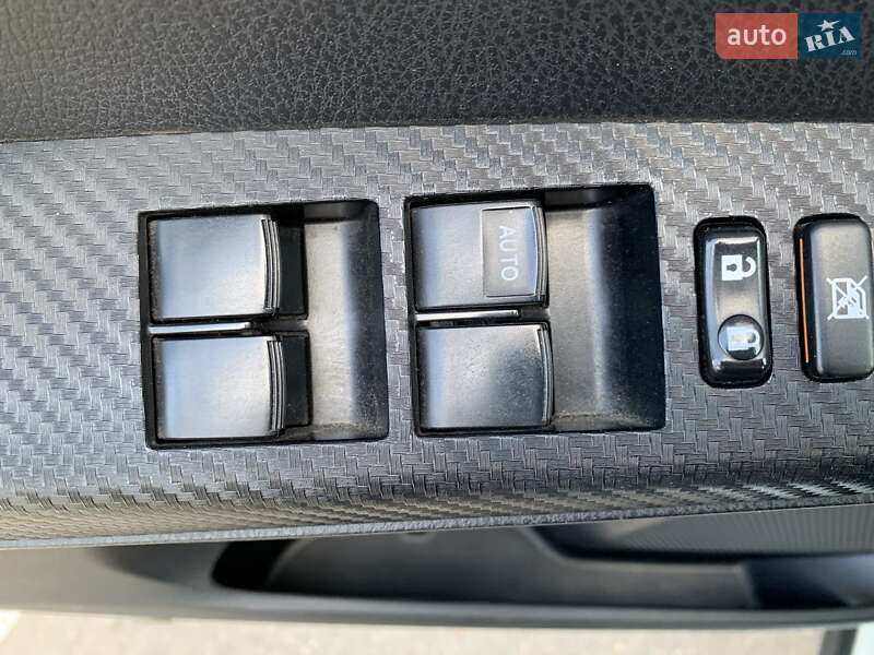 Внедорожник / Кроссовер Toyota RAV4 2013 в Киеве