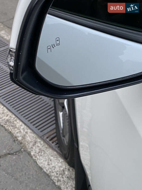 Внедорожник / Кроссовер Toyota RAV4 2020 в Киеве