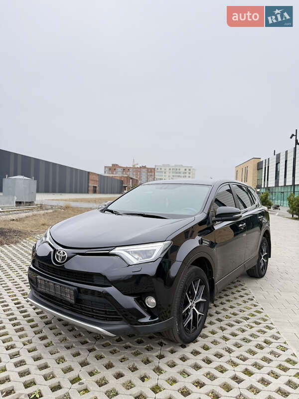 Позашляховик / Кросовер Toyota RAV4 2016 в Хмельницькому