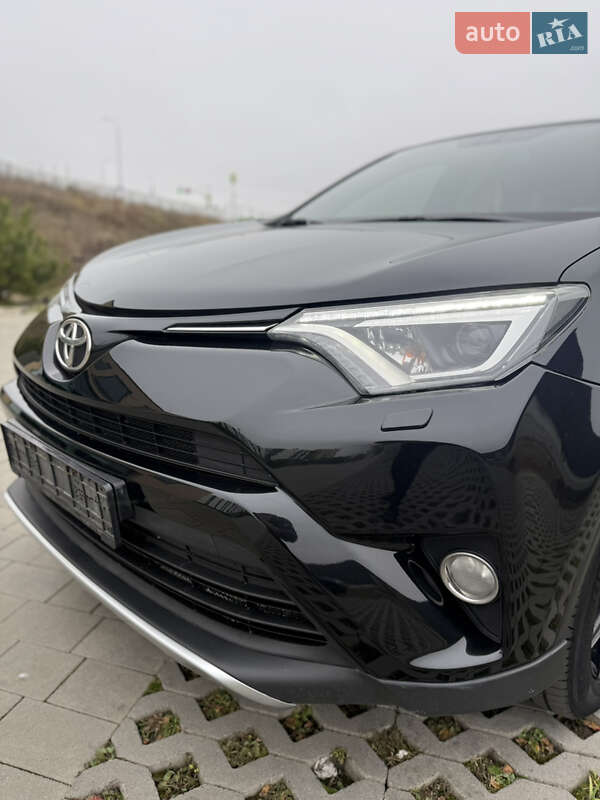 Позашляховик / Кросовер Toyota RAV4 2016 в Хмельницькому