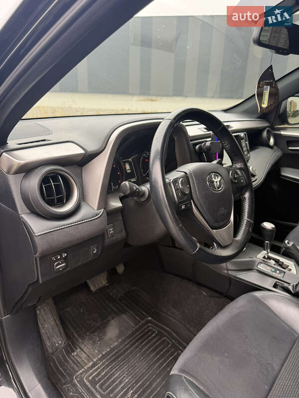 Позашляховик / Кросовер Toyota RAV4 2016 в Хмельницькому