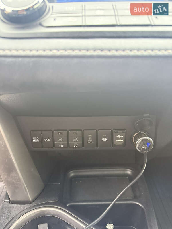 Позашляховик / Кросовер Toyota RAV4 2016 в Хмельницькому