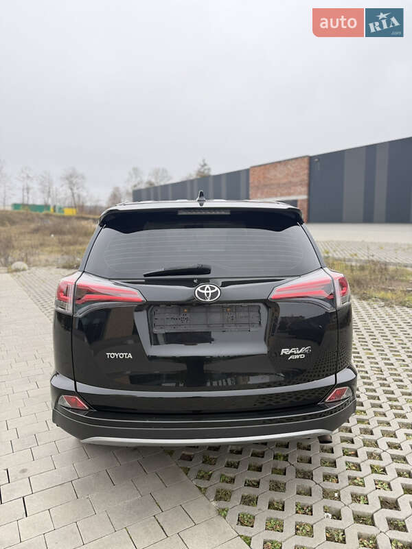 Позашляховик / Кросовер Toyota RAV4 2016 в Хмельницькому