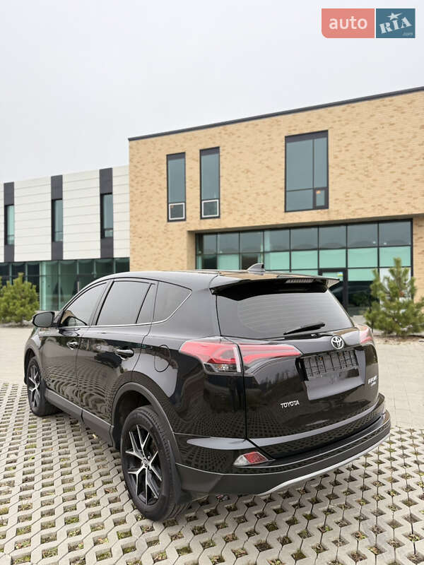 Позашляховик / Кросовер Toyota RAV4 2016 в Хмельницькому