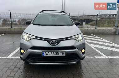 Внедорожник / Кроссовер Toyota RAV4 2016 в Киеве