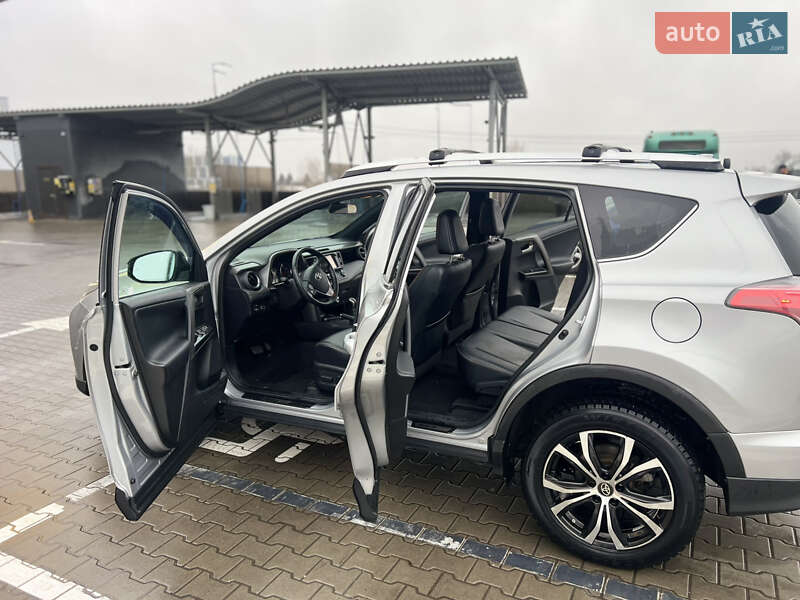 Позашляховик / Кросовер Toyota RAV4 2016 в Києві фото 11 Позашляховик / Кросовер Toyota RAV4 2016 в Києві