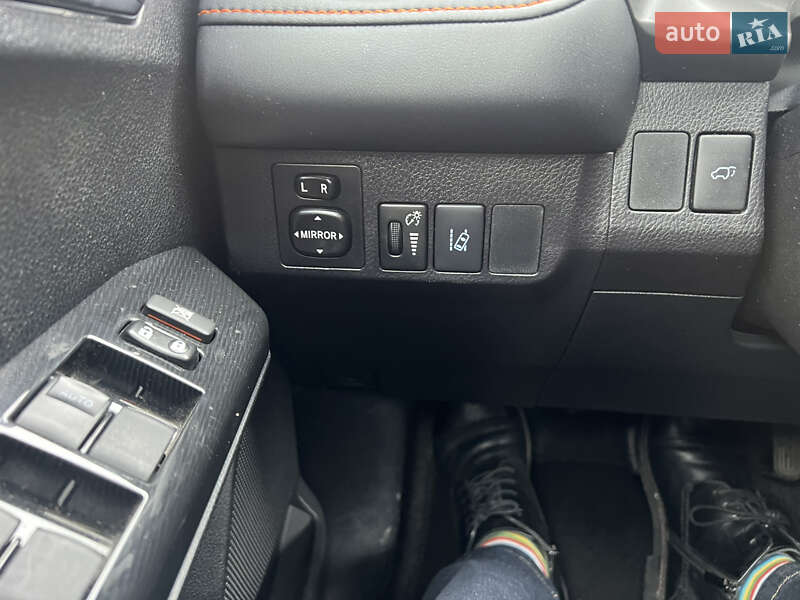 Позашляховик / Кросовер Toyota RAV4 2016 в Києві фото 21 Позашляховик / Кросовер Toyota RAV4 2016 в Києві