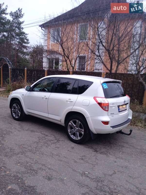 Внедорожник / Кроссовер Toyota RAV4 2010 в Киеве