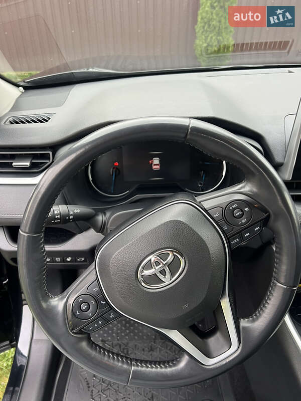 Внедорожник / Кроссовер Toyota RAV4 2020 в Буче