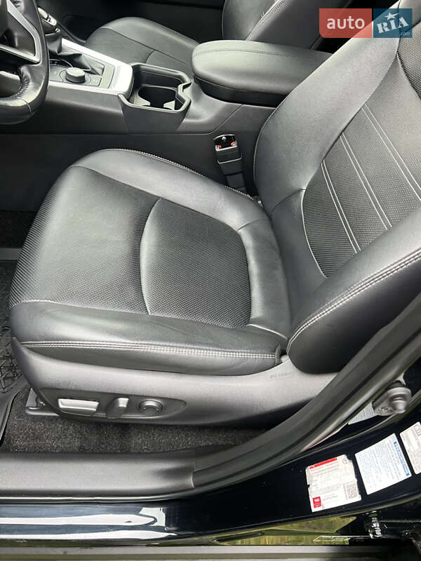 Внедорожник / Кроссовер Toyota RAV4 2020 в Буче