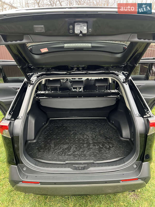 Внедорожник / Кроссовер Toyota RAV4 2020 в Буче