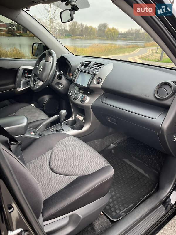 Внедорожник / Кроссовер Toyota RAV4 2012 в Ирпене