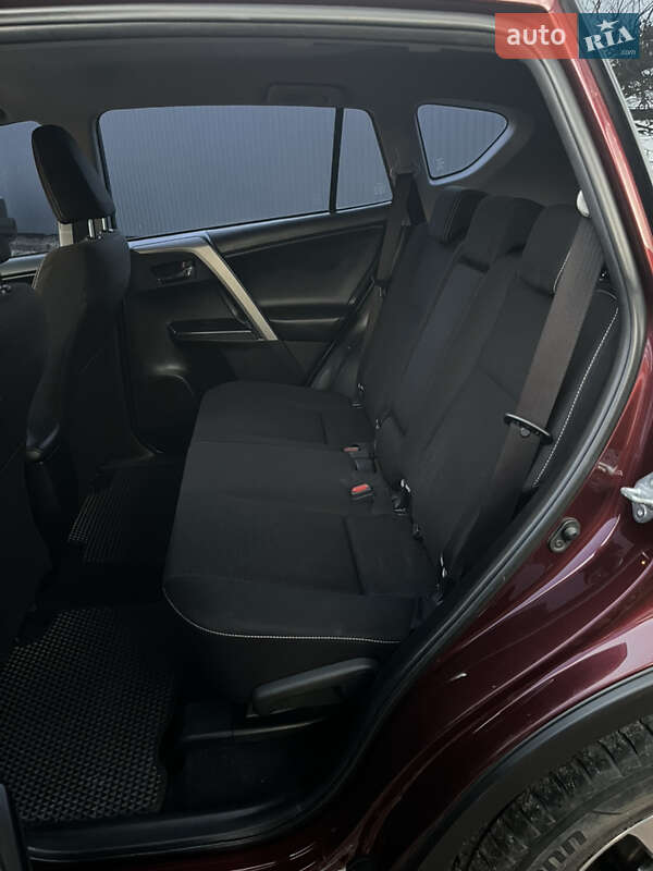 Внедорожник / Кроссовер Toyota RAV4 2017 в Новомосковске