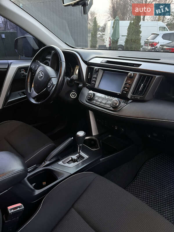 Внедорожник / Кроссовер Toyota RAV4 2017 в Новомосковске