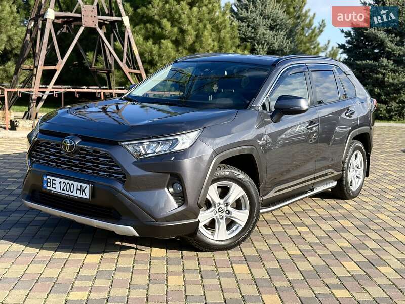 Позашляховик / Кросовер Toyota RAV4 2020 в Дніпрі