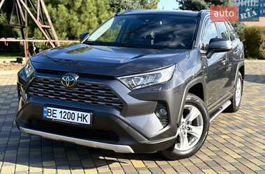 Позашляховик / Кросовер Toyota RAV4 2020 в Дніпрі