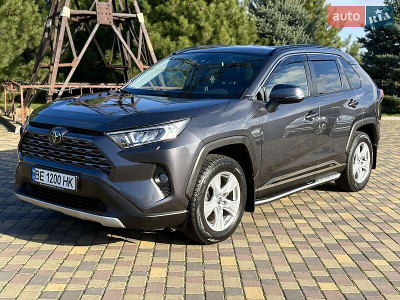 Позашляховик / Кросовер Toyota RAV4 2020 в Дніпрі