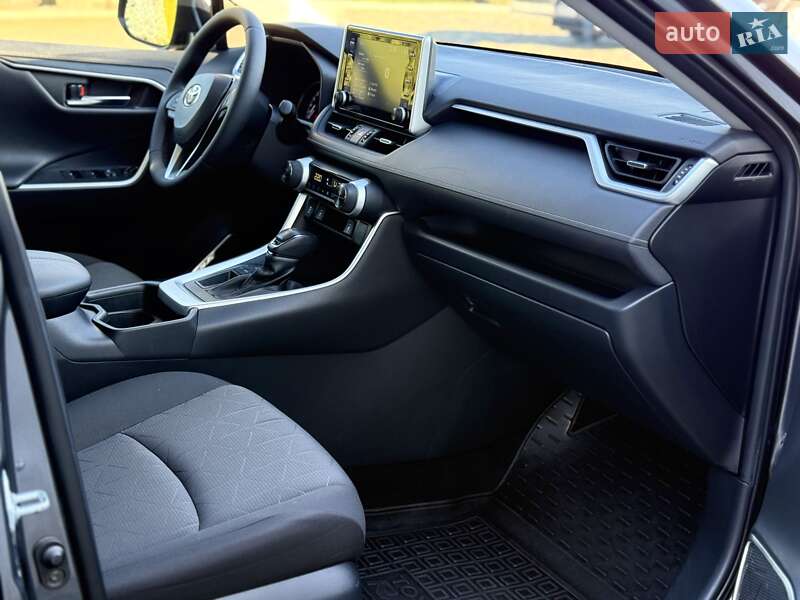 Позашляховик / Кросовер Toyota RAV4 2020 в Дніпрі