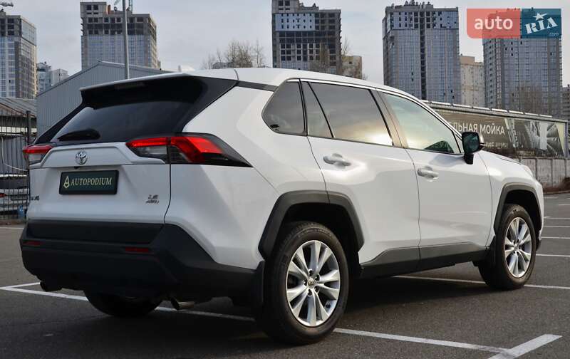 Внедорожник / Кроссовер Toyota RAV4 2022 в Киеве