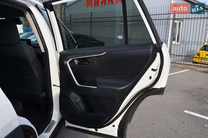 Внедорожник / Кроссовер Toyota RAV4 2022 в Киеве