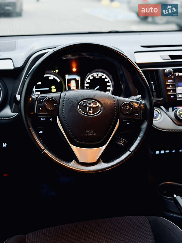 Внедорожник / Кроссовер Toyota RAV4 2016 в Одессе