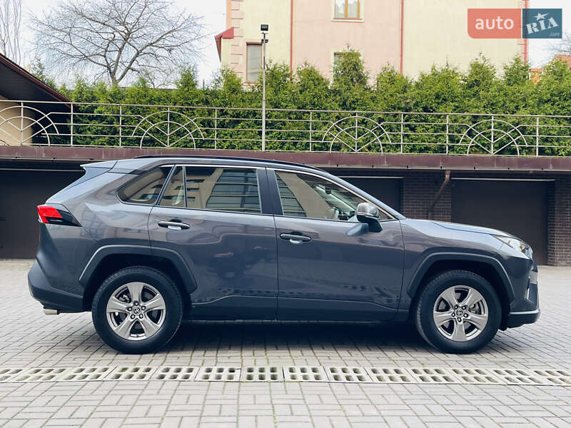 Внедорожник / Кроссовер Toyota RAV4 2022 в Черновцах