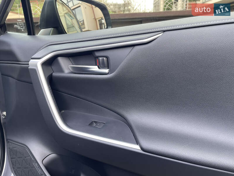 Внедорожник / Кроссовер Toyota RAV4 2022 в Черновцах