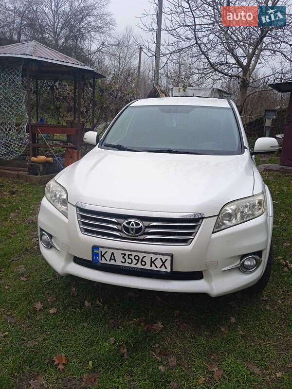 Внедорожник / Кроссовер Toyota RAV4 2010 в Киеве