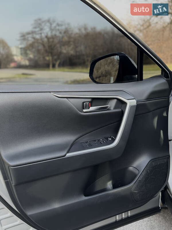 Внедорожник / Кроссовер Toyota RAV4 2019 в Днепре